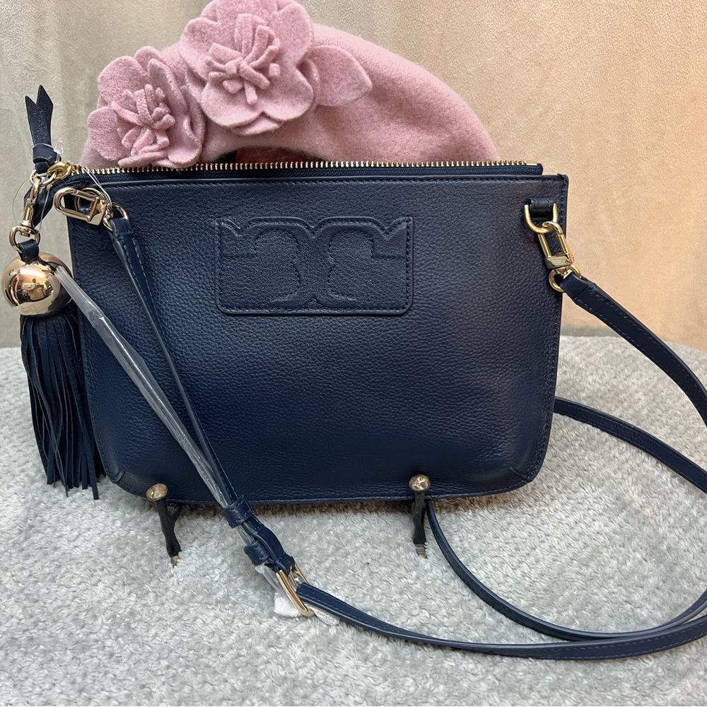 💙🦋Darling brand new navy blue Tory Burch crossbody